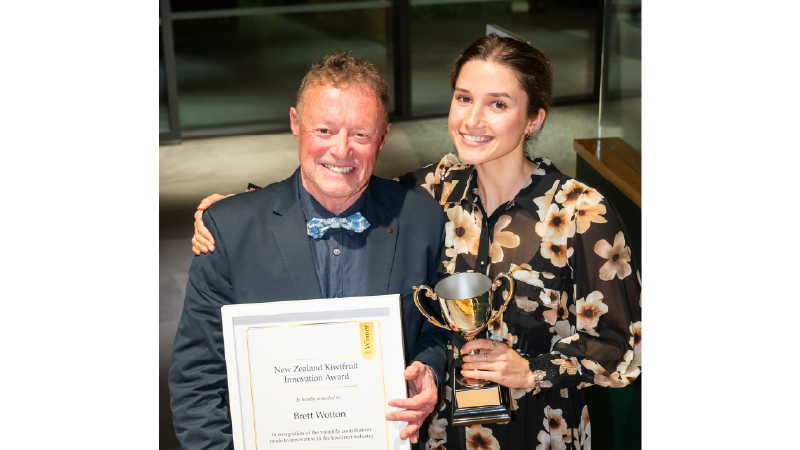 2025 Kiwifruit Innovation Award awarded to kiwifruit grower Brett Wotton