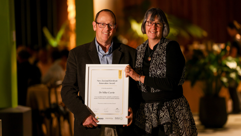Dr Mike Currie awarded 2026 Kiwifruit Innovation Award